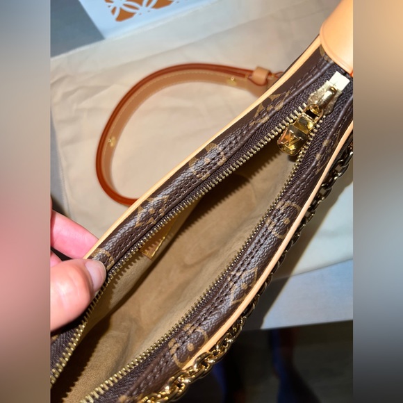 Louis Vuitton Loop Shoulder Bag - Picture 11 of 16